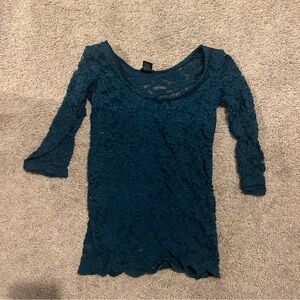 Woman’s xs lace top